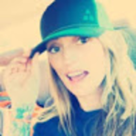 Meet your Posher, Amber - Picture 2 of 2